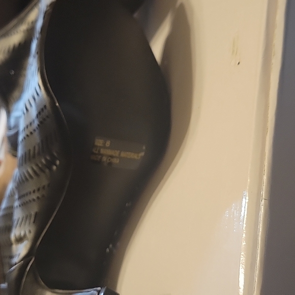 Women Heels - Picture 3 of 4